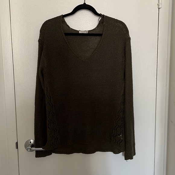 Francesca’s Collections Harper Heritage Olive Green Sweater, size medium - Picture 2 of 5